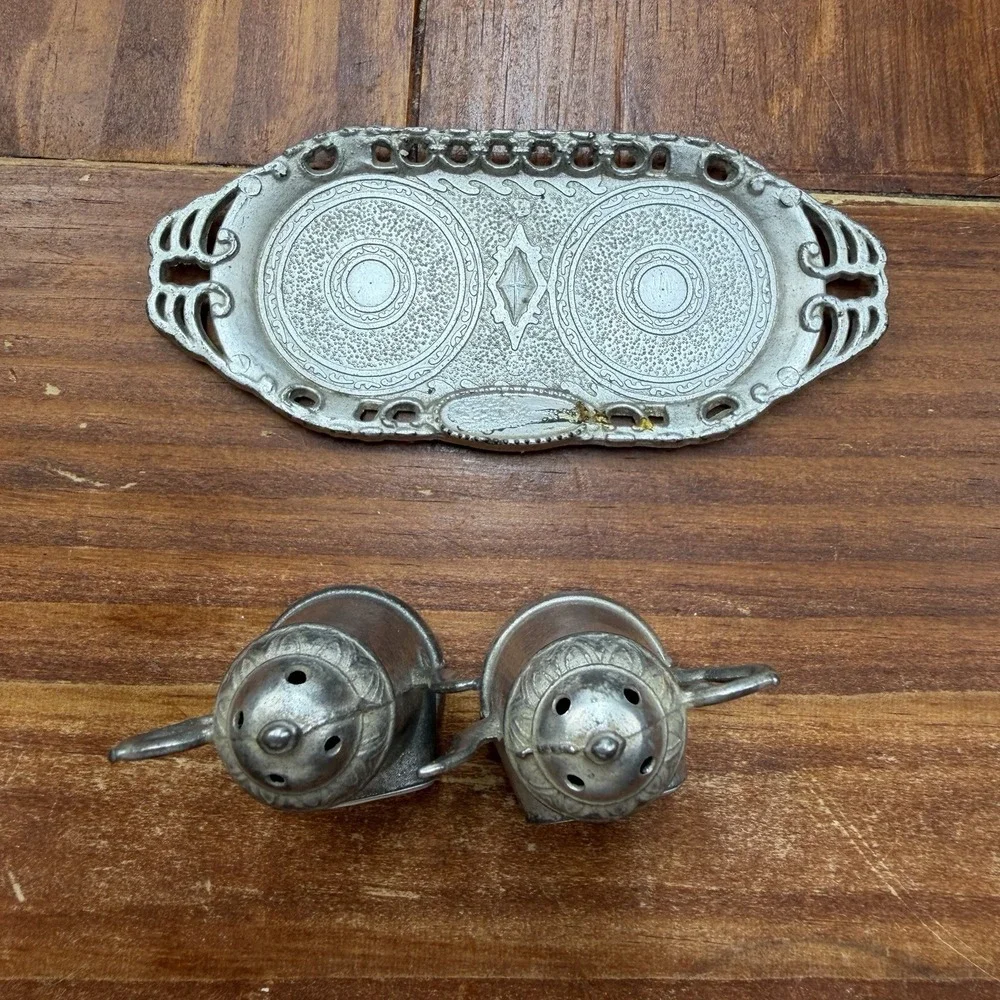 Vintage Washington DC Metal Coffee Pot Salt and Pepper Shakers Set with Tray